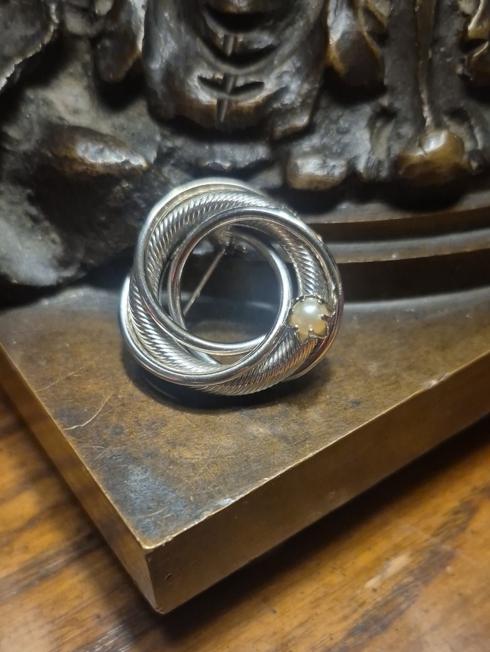 Vintage Silver-Tone Swirl Textured Knot Brooch with Faux Pearl